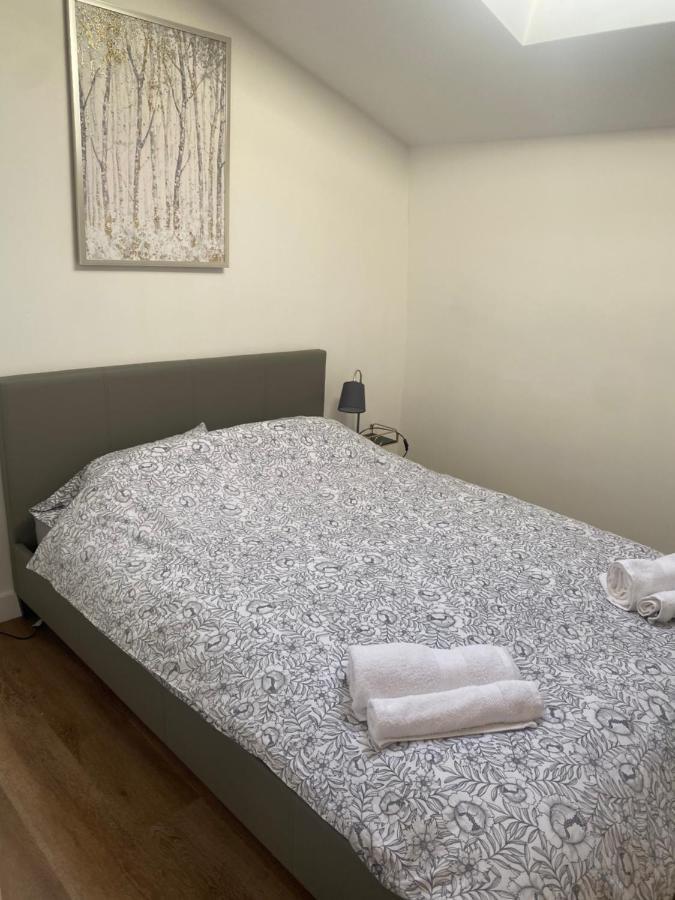 2 Bedroom Central Apartment Leek Exteriör bild