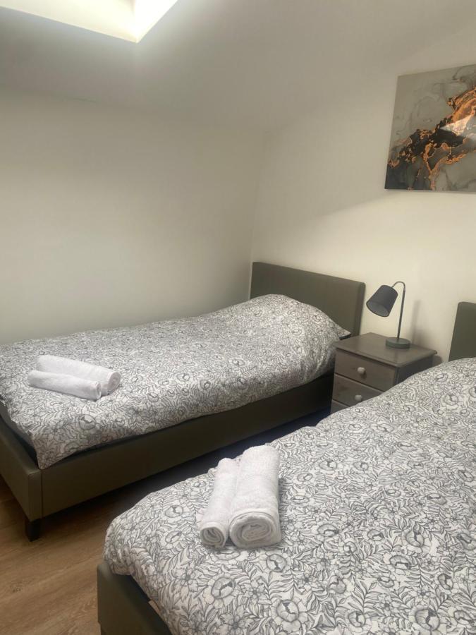 2 Bedroom Central Apartment Leek Exteriör bild