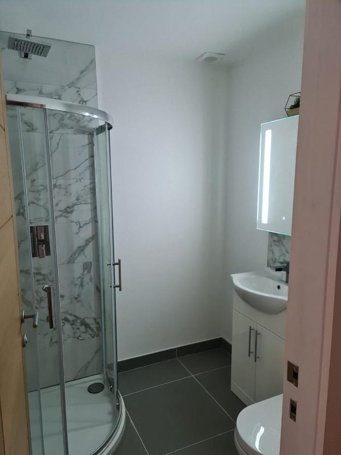 2 Bedroom Central Apartment Leek Exteriör bild