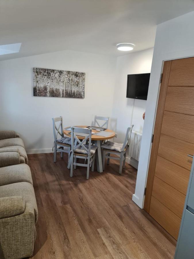 2 Bedroom Central Apartment Leek Exteriör bild